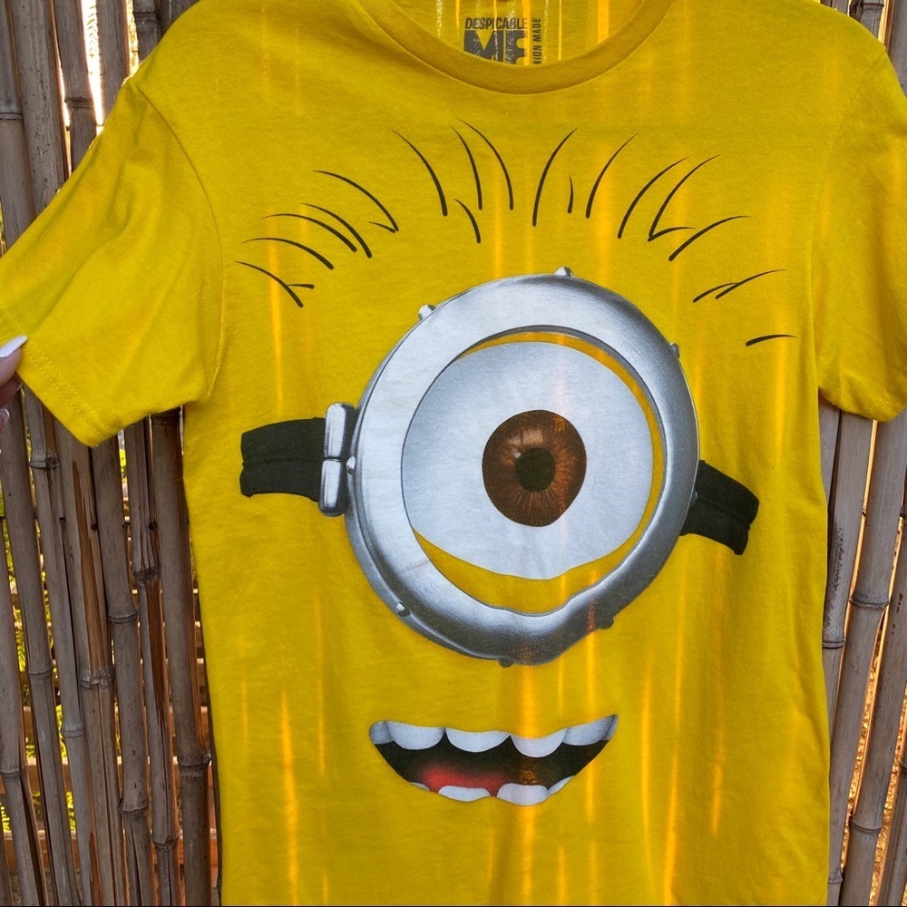 Despicable Me short sleeves yellow graphic tee S - Picture 3 of 7